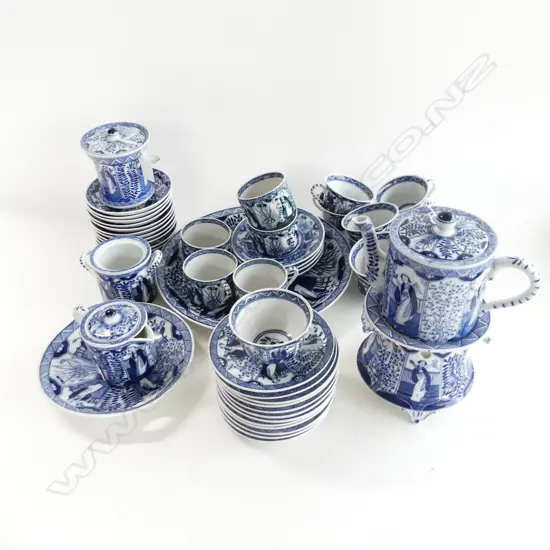 LGE JAPANESE B/W TEA / COFFEE SET INCL.11 TEA CUPS / 5 COFFEE CANS ETC