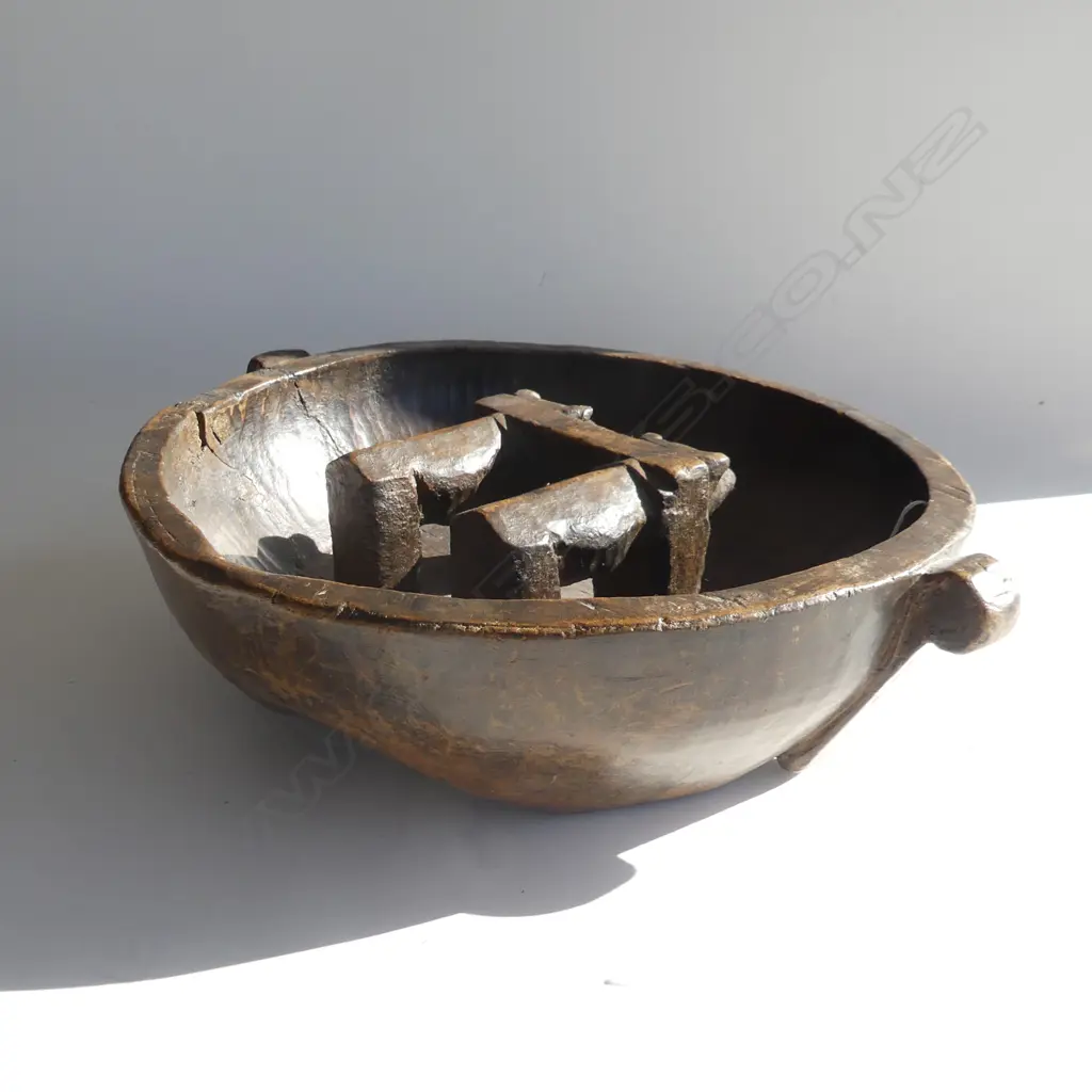 LG OLD INDONESIAN CARVED WOODEN  BOWL W 2 COWS DIA 350MM Image 1++