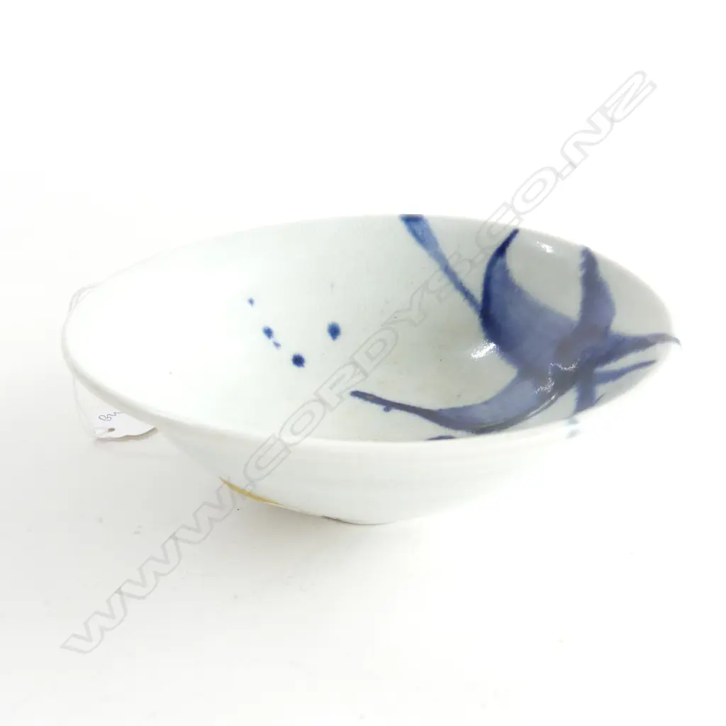 WARREN TIPPET WHITE BOWL w. BLUE DRIPPED DECORATION 160mm dia Image 1++