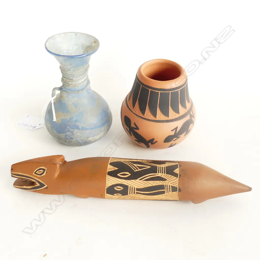 3 PCES; ROMAN GLASS FLASK H.120mm + CARVED PAINTED ANIMAL L.250mm, NAVAJO POTTERY VASE Image 1++