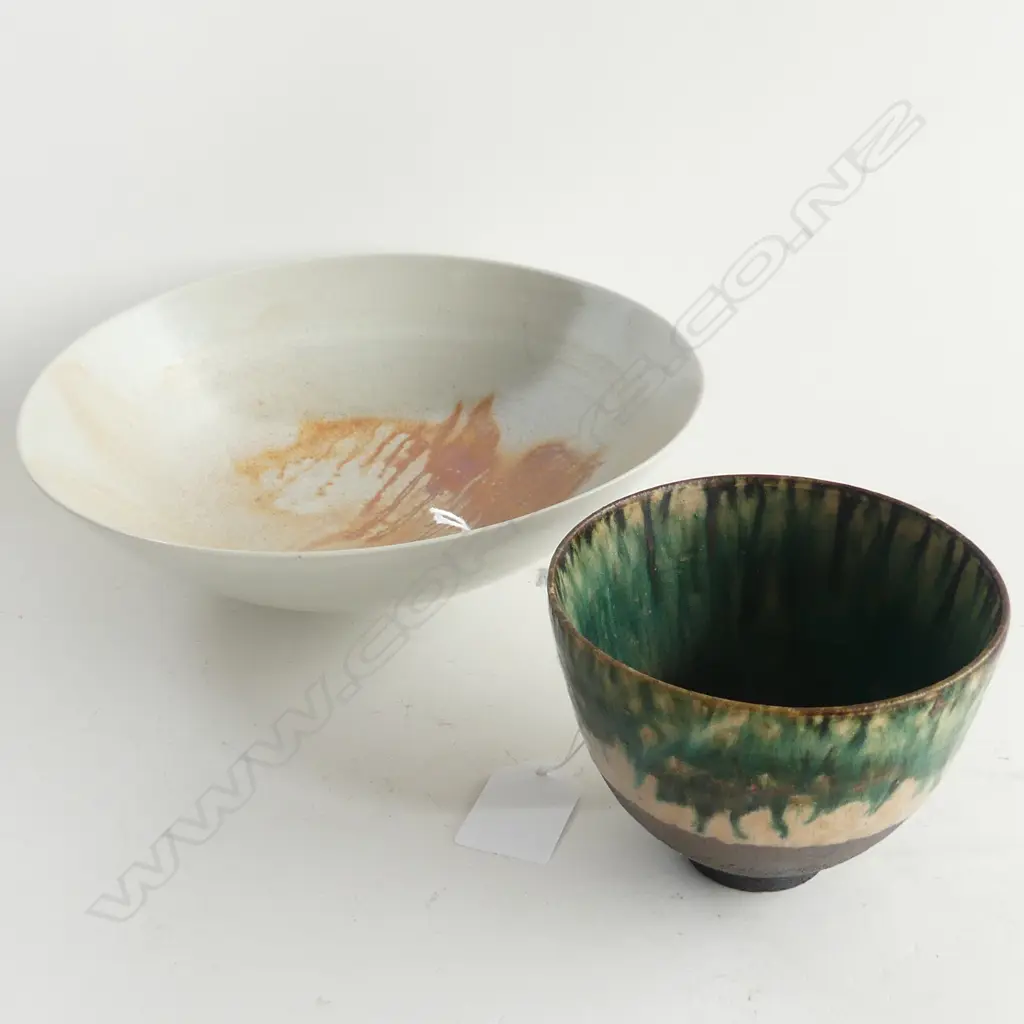 2 STUDIO POTTERY BOWLS DIA200MM &100MM Image 1++