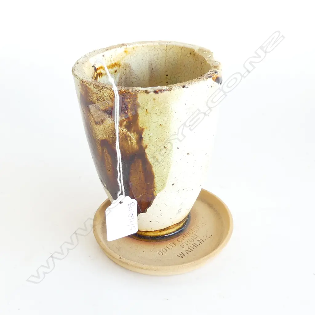 CERAMIC GOLD CRUCIBLE FROM WAIHI - DRIBBLE GLAZE H.140mm Image 1++