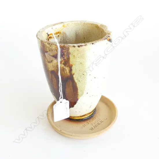 CERAMIC GOLD CRUCIBLE FROM WAIHI - DRIBBLE GLAZE H.140mm