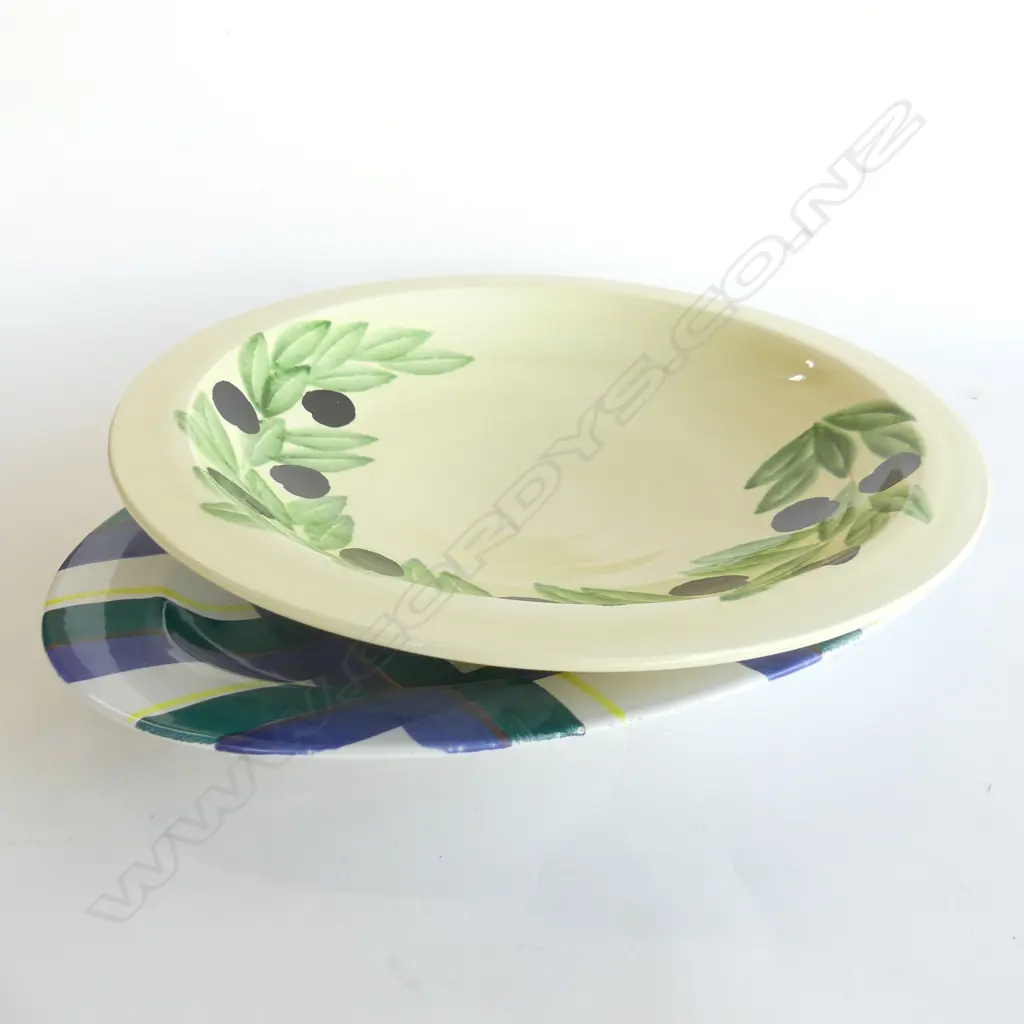 LG TEMUKA TARTAN PLATTER (L. 440mm) & LG ITALIAN BOWL DECORATED W GRAPES & VINES (DIA. 370mm) Image 1++