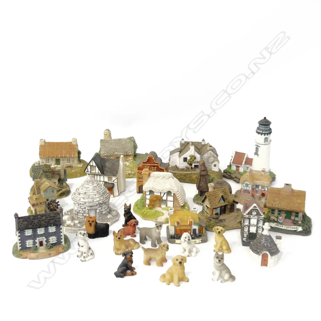 MINIATURE COTTAGE COLLECTION; LILLIPUT LANE ETC Image 1++