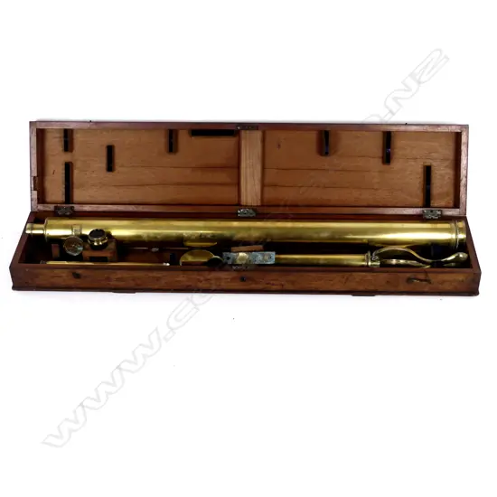 VICTORIAN BRASS TRIPODTELESCOPE, MAHOGANY CASE, L.920mm