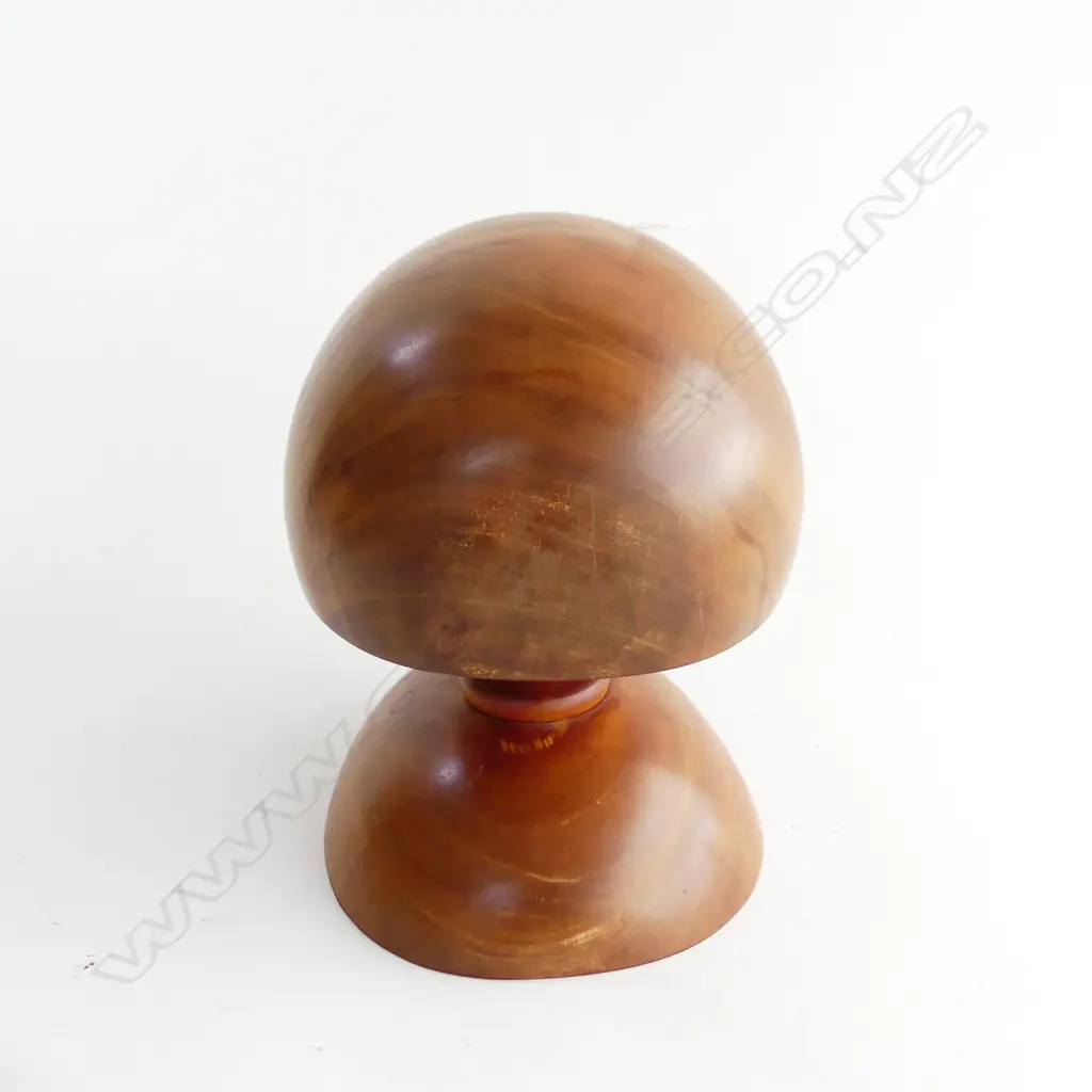 KAURI HAT BLOCK STAND H.200mm Image 1++