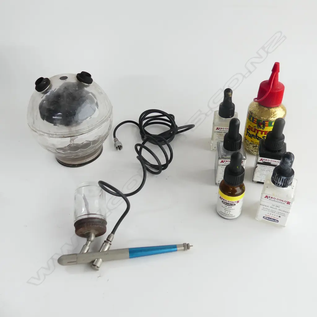 Airbrushing equipment Image 1++