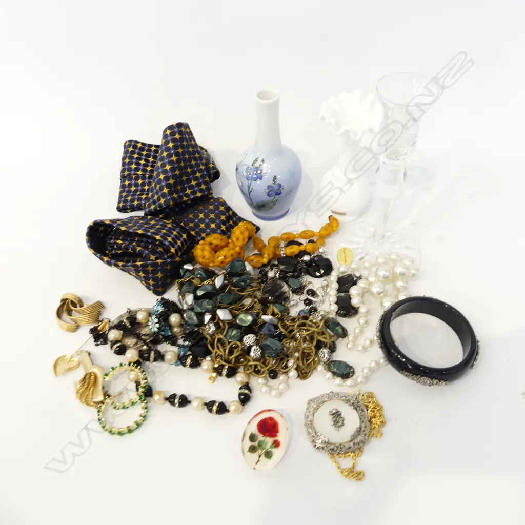 ASST. COSTUME JEWELLERY, TIE, 3 VASES ETC Image 1++