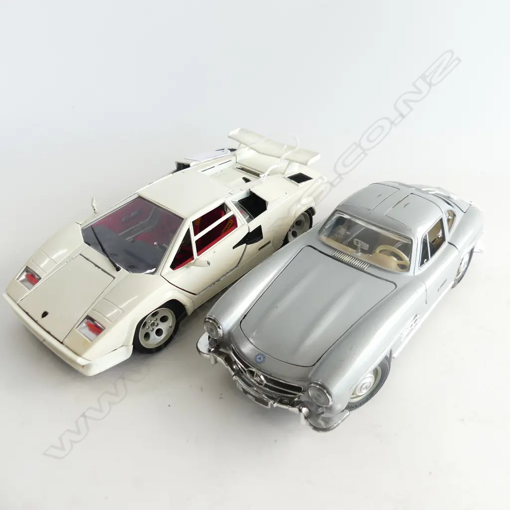 2 DIE CAST MODEL CARS MERCEDES & LAMBOGINI L250MM & 230MM Image 1++