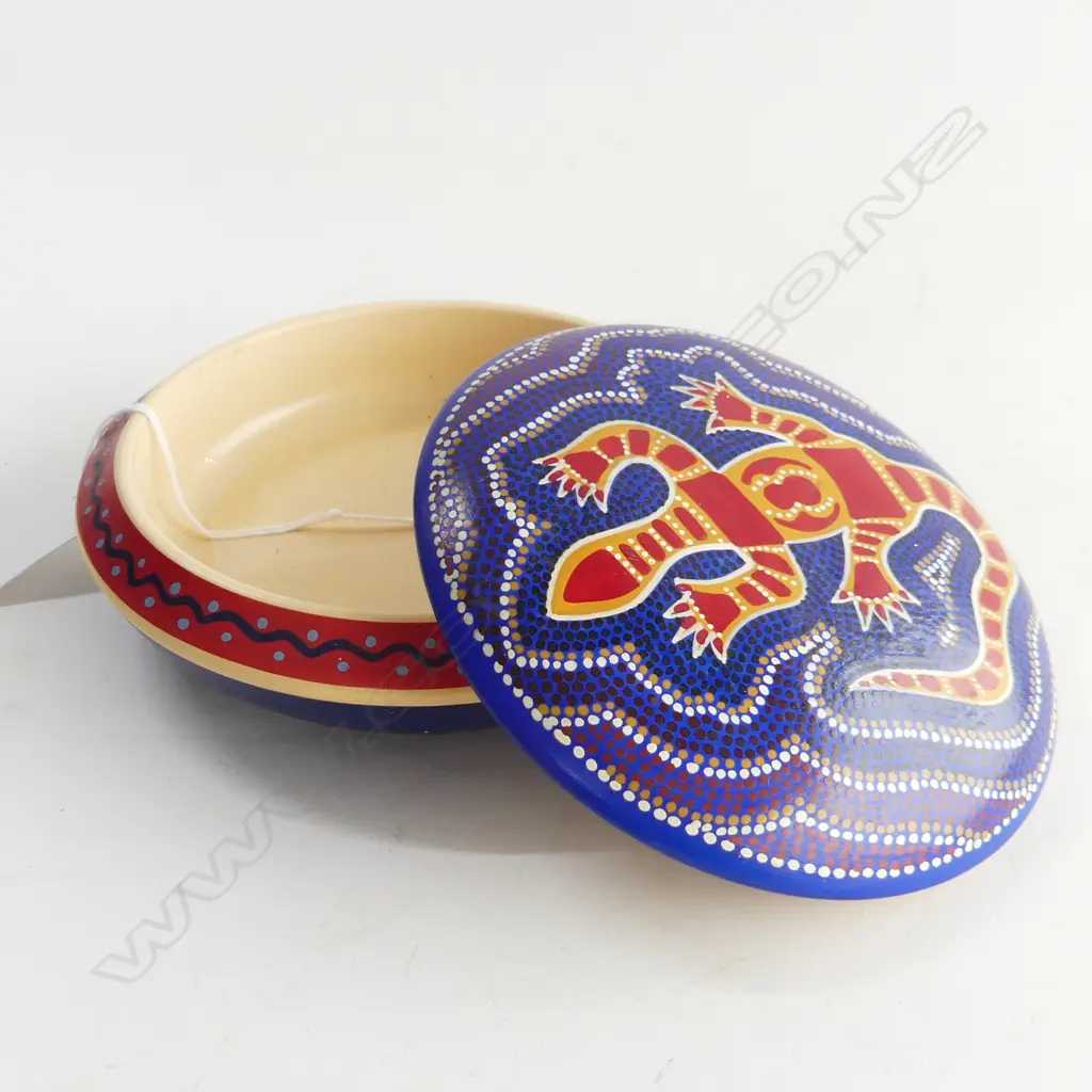 HAND PAINTED LIDDED CONTAINER w. ABORIGINAL LIZARD DESIGN 145mm dia Image 1++