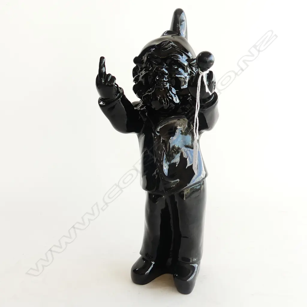 BLACK RESIN GNOME GIVING THE FINGER H.330mm Image 1++