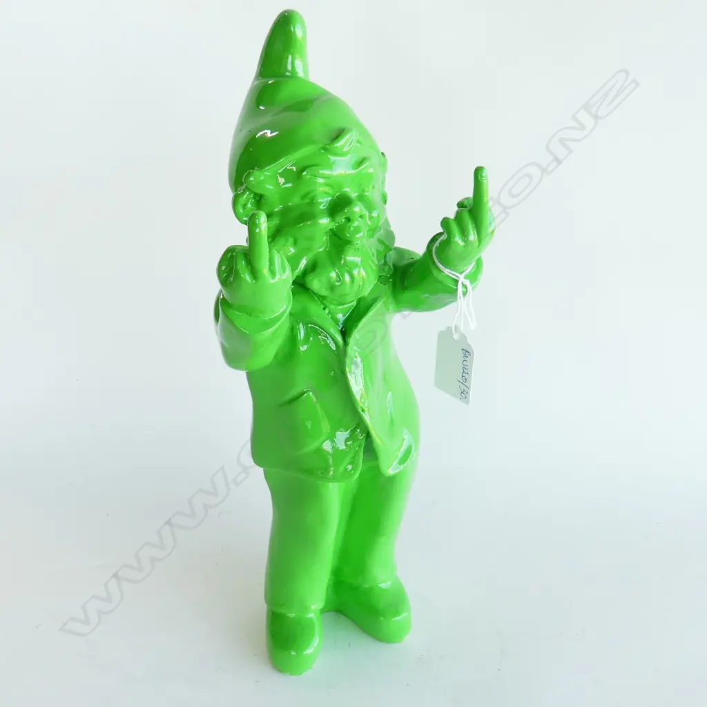 GREEN RESIN GNOME PULLING BOTH FINGERS H.330mm Image 1++