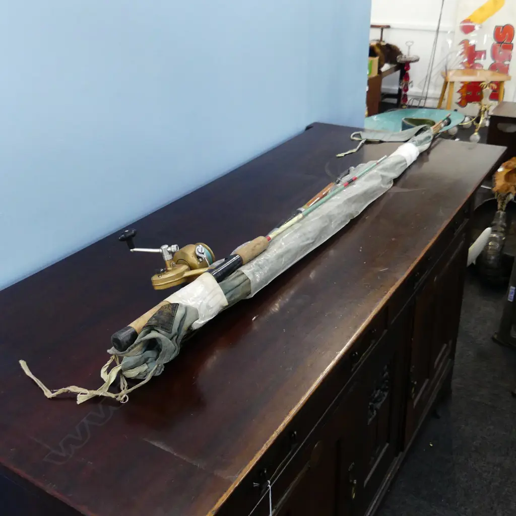 BUNDLE OF VINTAGE FISHING RODS & ONE REEL Image 1++