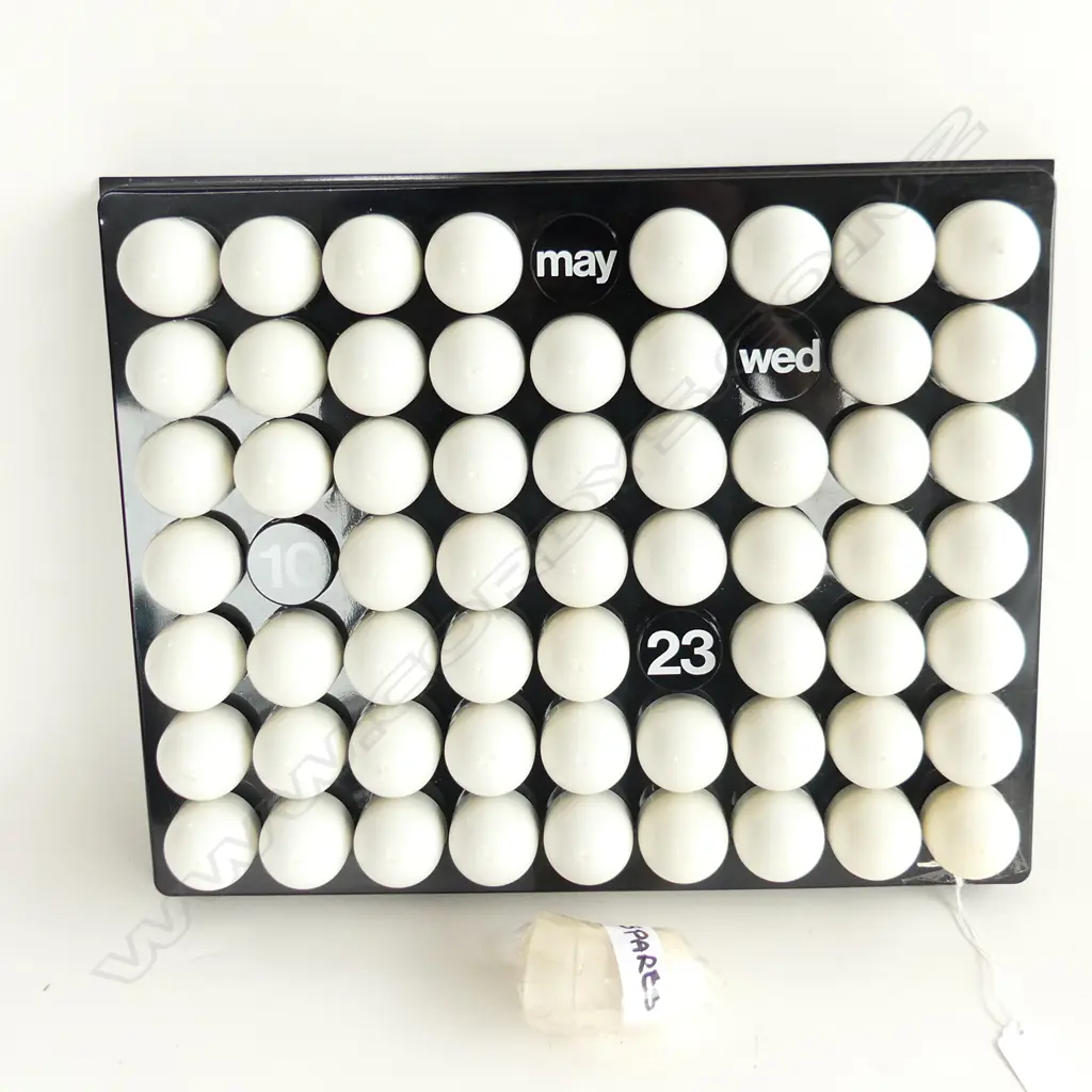 ORIGINAL 1970S DECO PLASTIC CALENDAR, WITH ORIG SPARE NUMBER COVERS, 400 X 320MM Image 1++