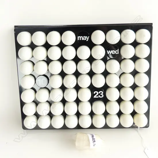 ORIGINAL 1970S DECO PLASTIC CALENDAR, WITH ORIG SPARE NUMBER COVERS, 400 X 320MM