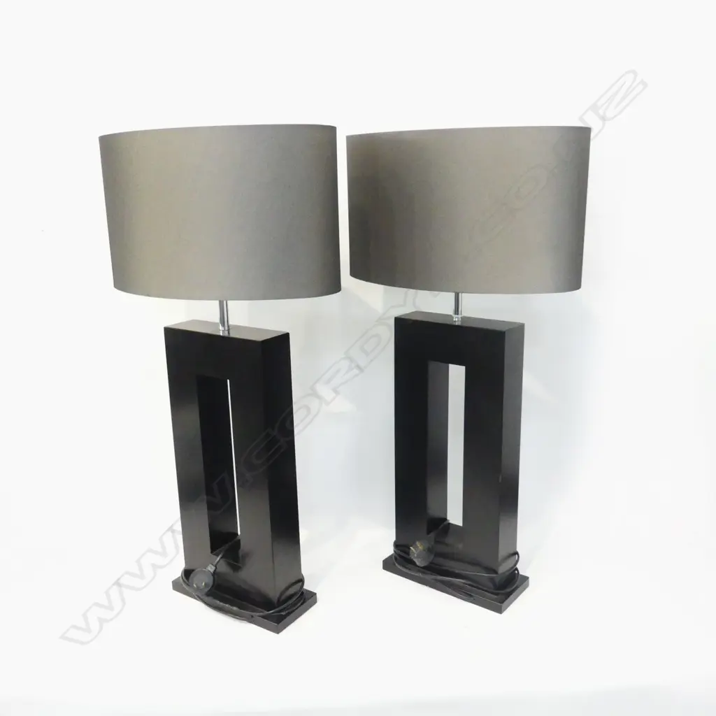 PR CONTEMPORARY LAMPS w. OVAL DRUM SHADES H.780mm Image 1++
