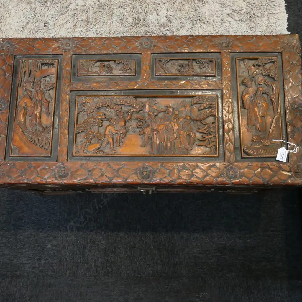 VINTAGE CHINESE CARVED CAMPHOR WOOD TRUNK Image 1++