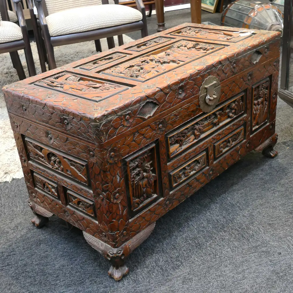 VINTAGE CHINESE CARVED CAMPHOR WOOD TRUNK Image 1++