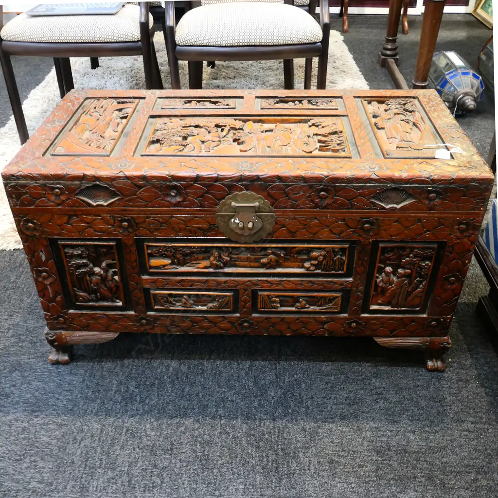 VINTAGE CHINESE CARVED CAMPHOR WOOD TRUNK Image 1++