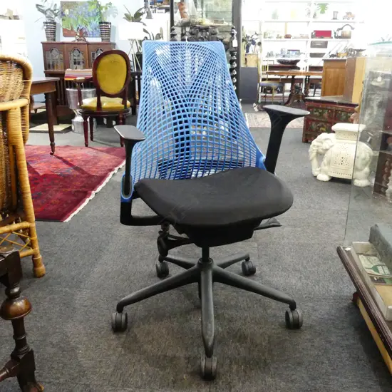 HERMAN MILLER OFFICE CHAIR, BLUE MESH BACK & ADJUSTABLE ARMS