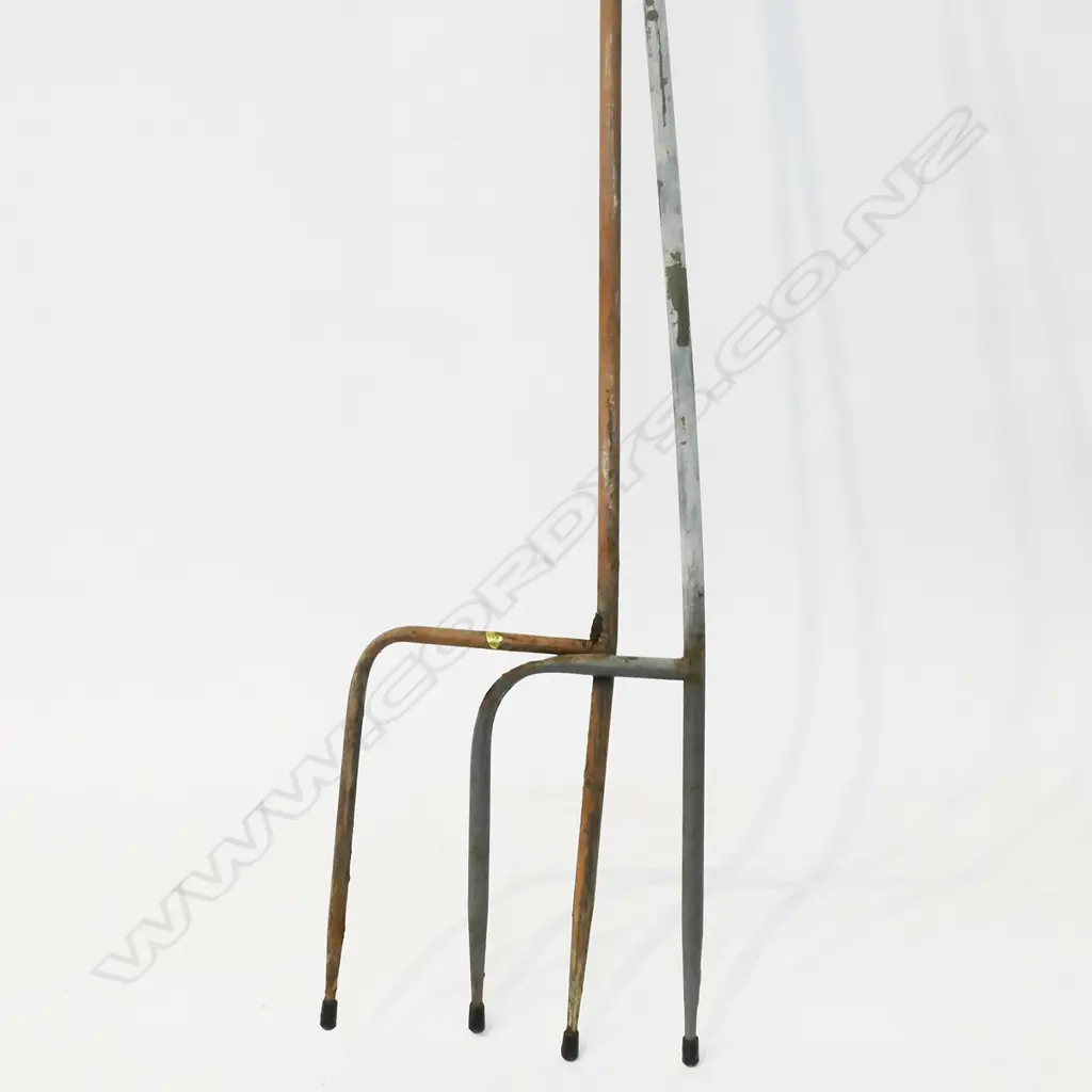 2 RUSTIC METAL GARDEN DISPLAY HOOKS H.1630mm Image 1++