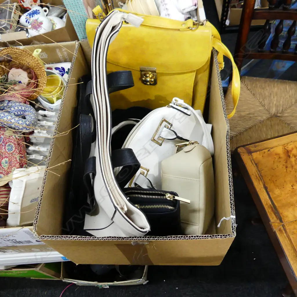 6 ASST LADIES HAND BAGS & PURSES Image 1++