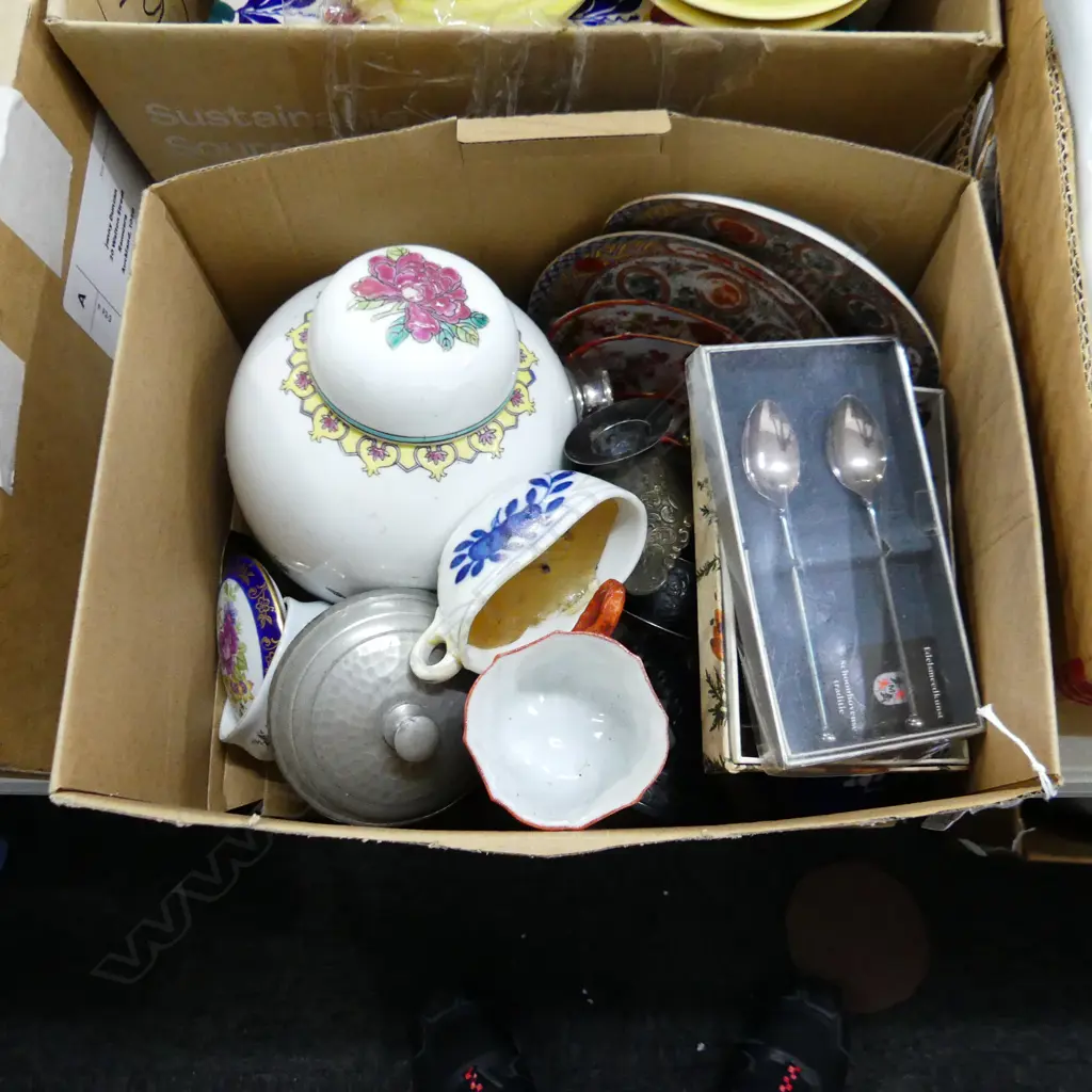 BOX LOT 2 LIDDED GINGER JARS, ASST. EP & CERAMICS ETC Image 1++