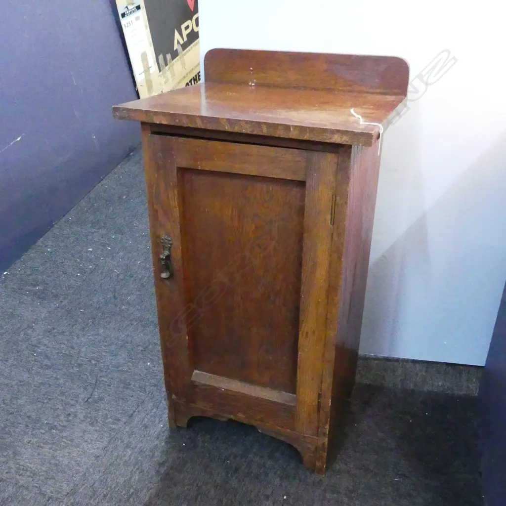 c1920 OAK BEDSIDE CABINET H.660mm Image 1++