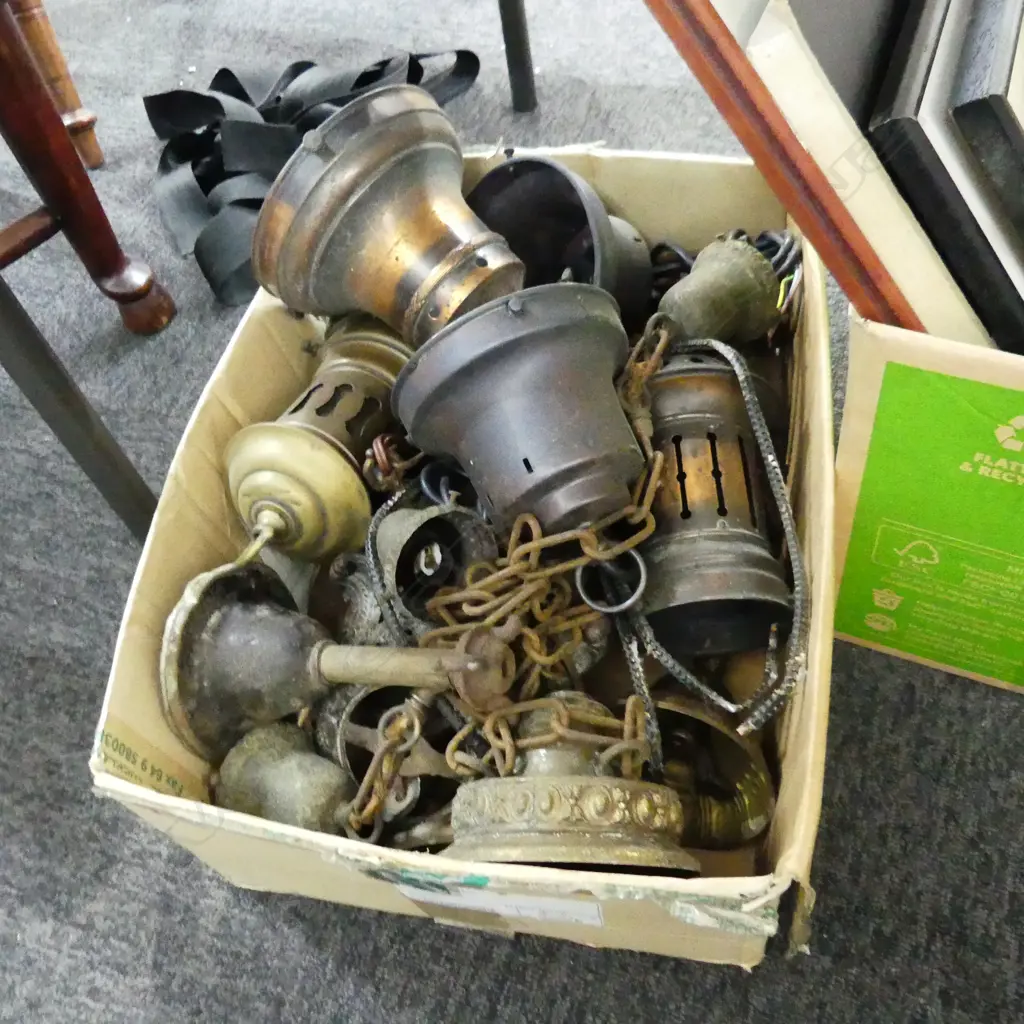 BOX LOT ASST VINTAGE LIGHT FITTING ATTACHMENTS ETC Image 1++