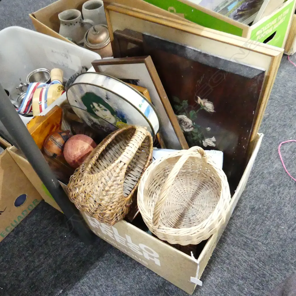 BOX LOT ASST. CERAMICS, SMALL WOVEN BASKETS ETC Image 1++
