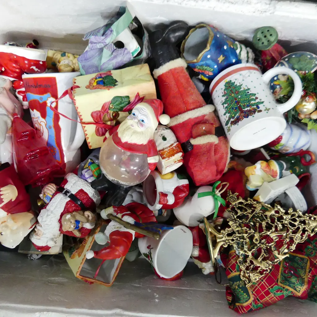 BOX LOT ASST. XMAS CERAMICS ETC Image 1++