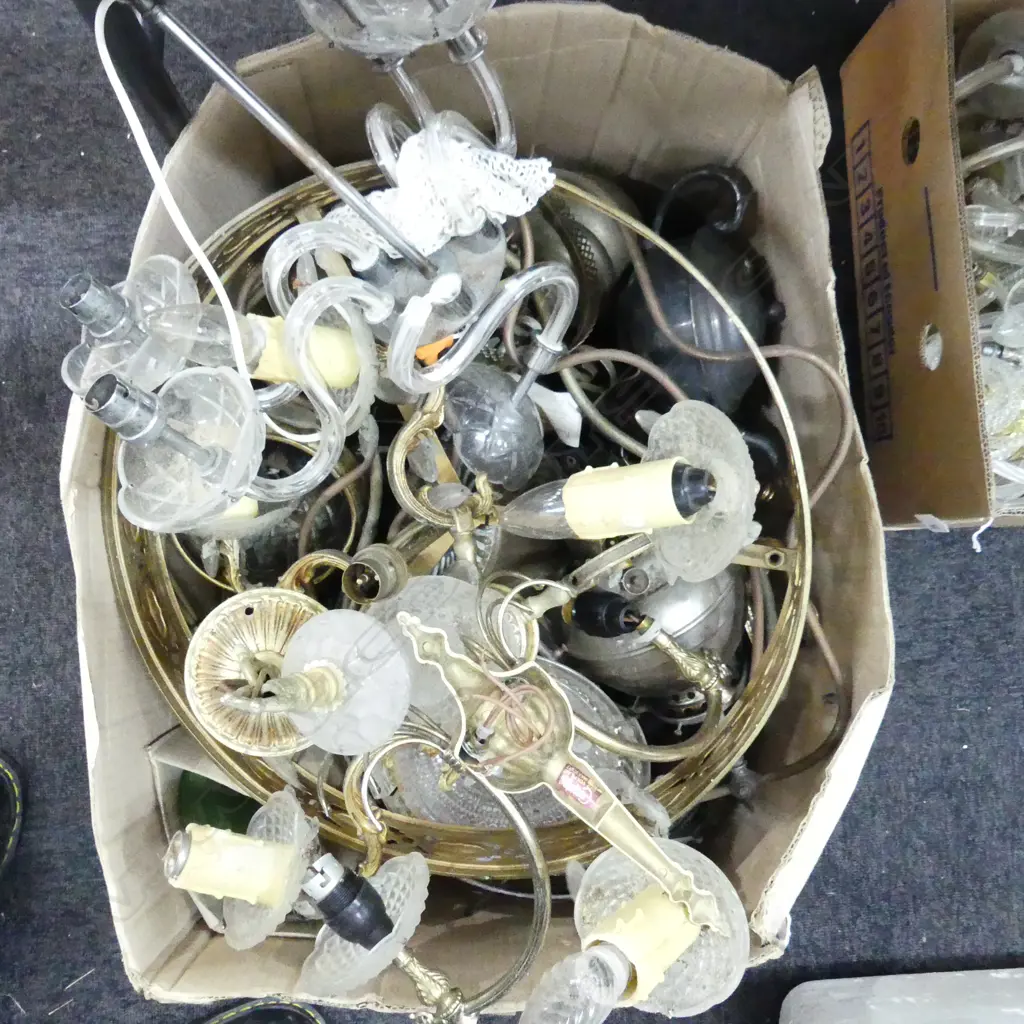 LG BOX ASST. VINTAGE LIGHT FITTINGS; CHANDELIERS, KERO LAMPS ETC Image 1++