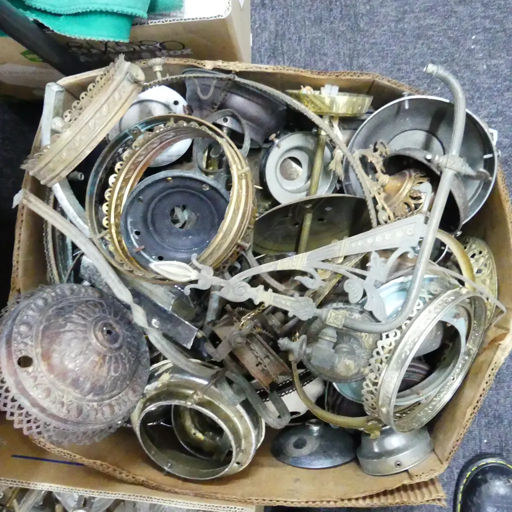 BOX LOT ASST ANTIQUE LIGHT FITTING ATTACHMENTS; VICTORIAN KERO PENDANT LAMPS ETC Image 1++