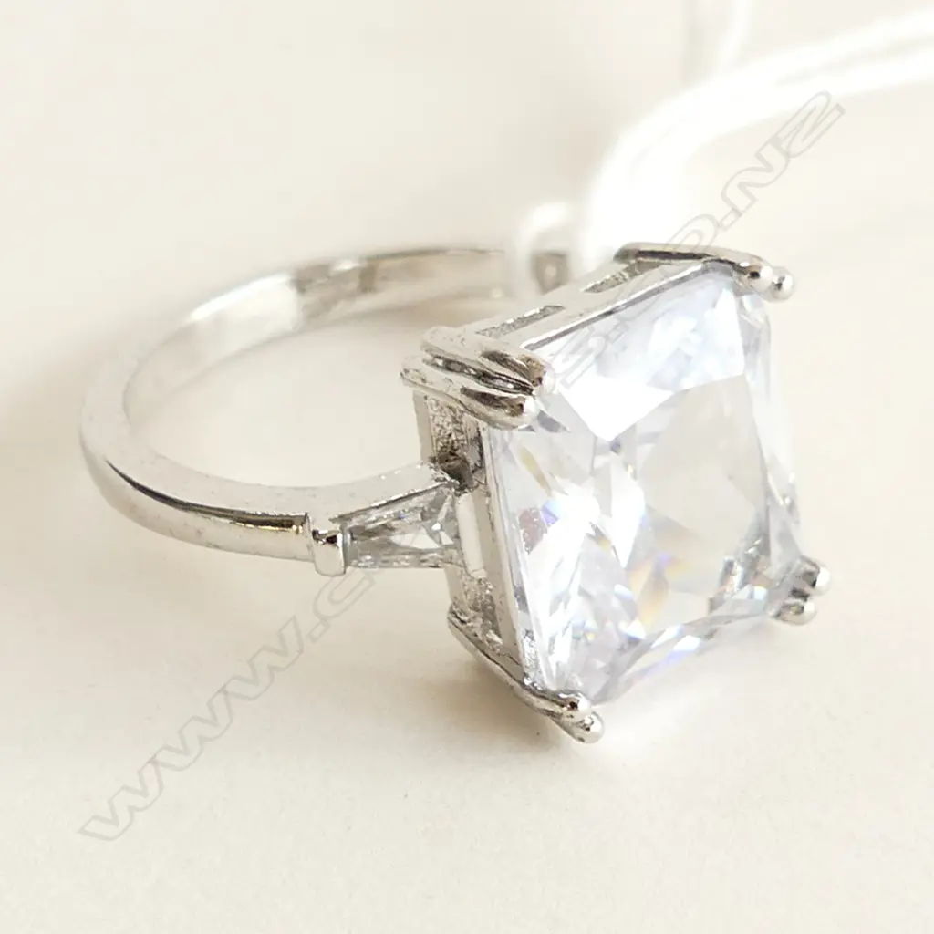 LG FAUX DIAMOND & 925 SLVER DRESS RING SIZE P Image 1++