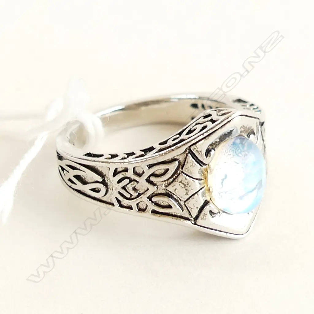 ENGRAVED 925 SILVER RING WITH MOONSTONE ? Image 1++