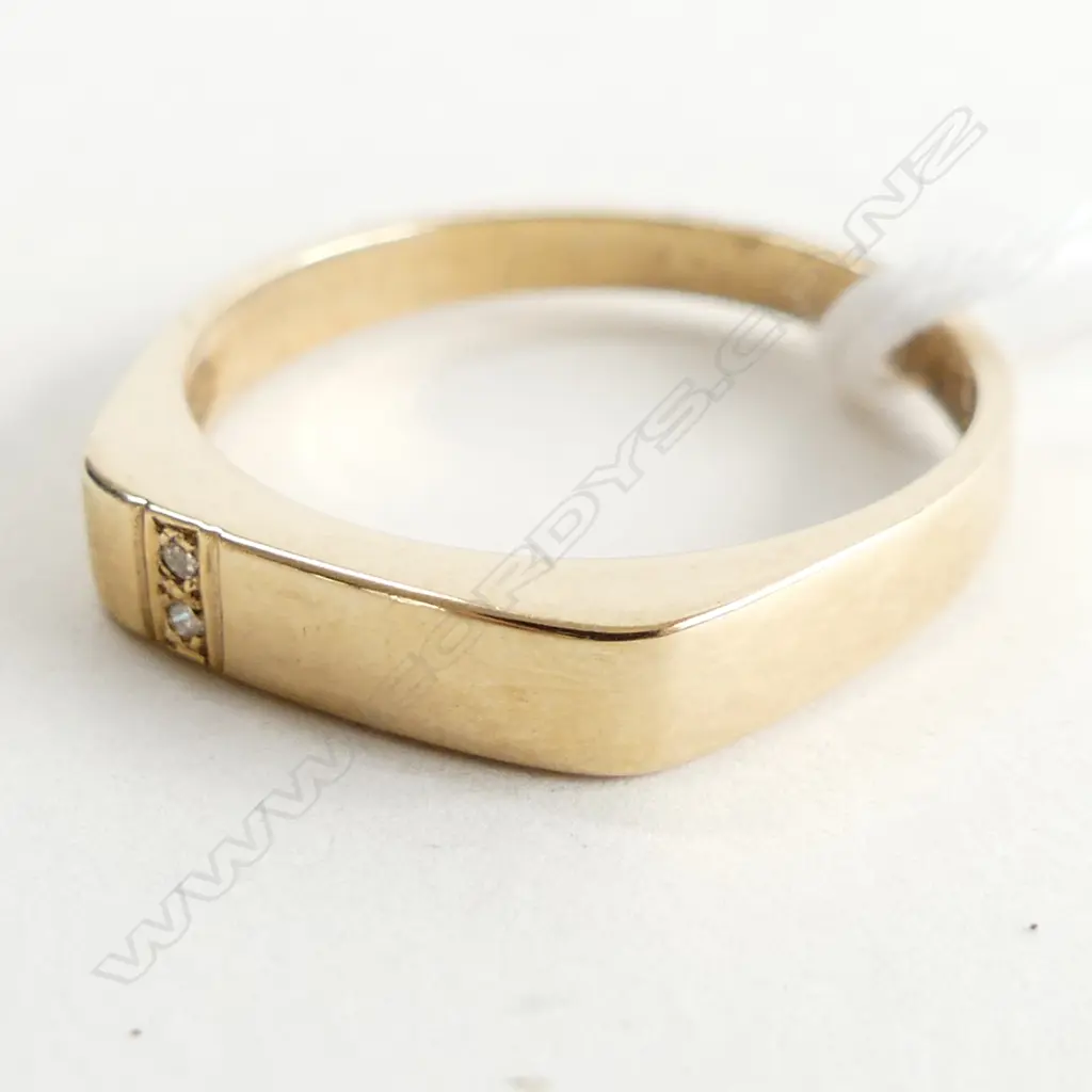 9CT GOLD & DIAMOND SET RING 3.4GMS SIZE T 1/2 Image 1++
