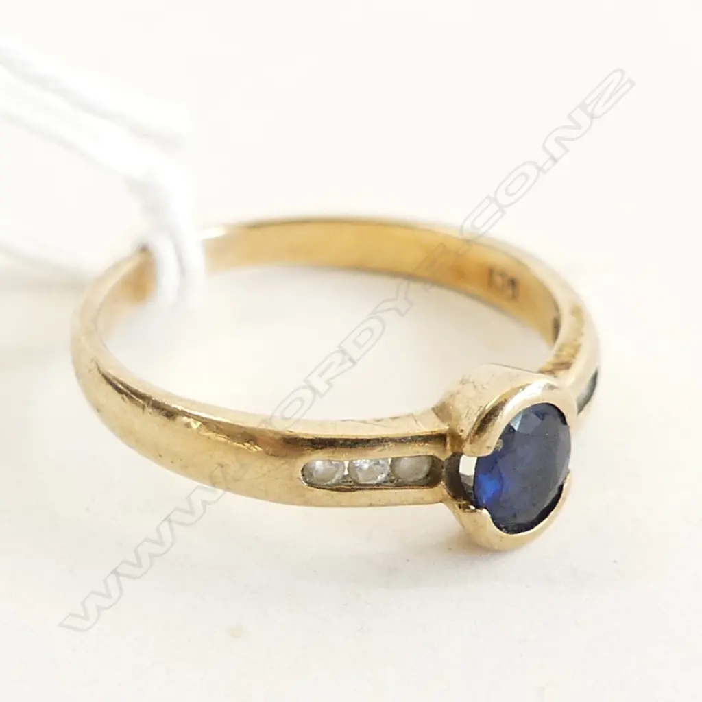 9CT GOLD, SAPPHIRE & DIAMOND RING 2GMS  SIZE N Image 1++