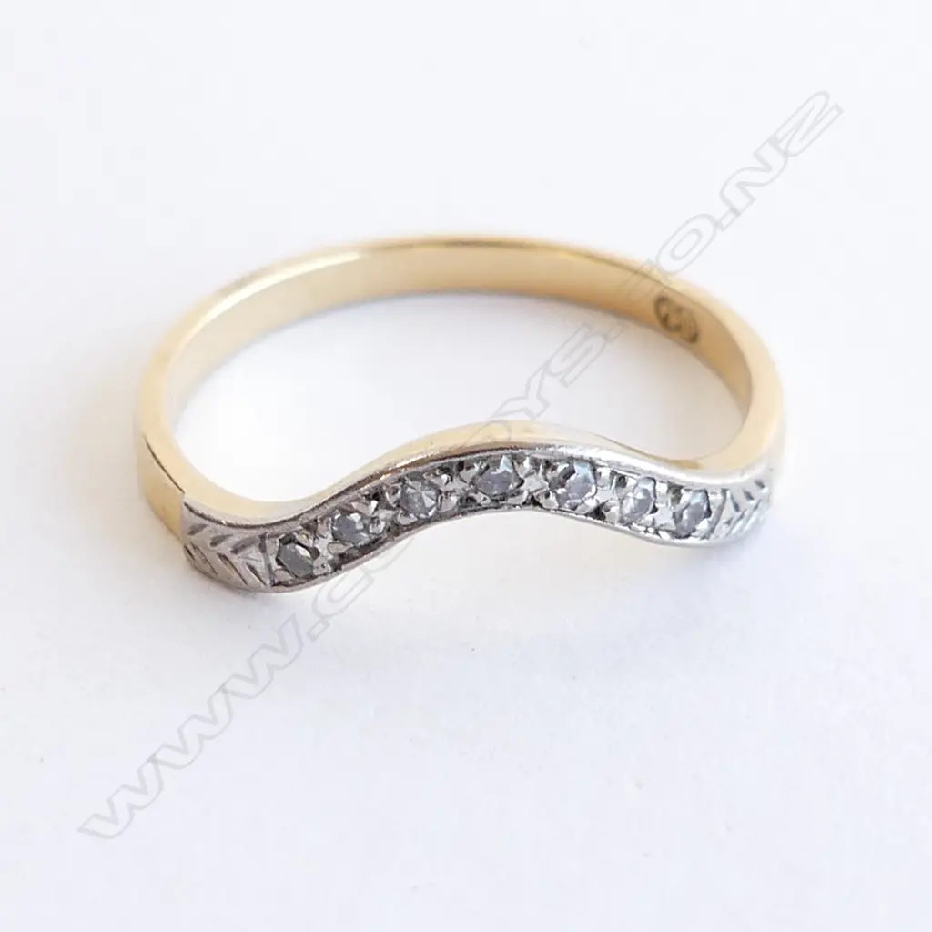 14CT GOLD & DIAMOND SHAPED BAND RING 1.7gms SIZE L Image 1++