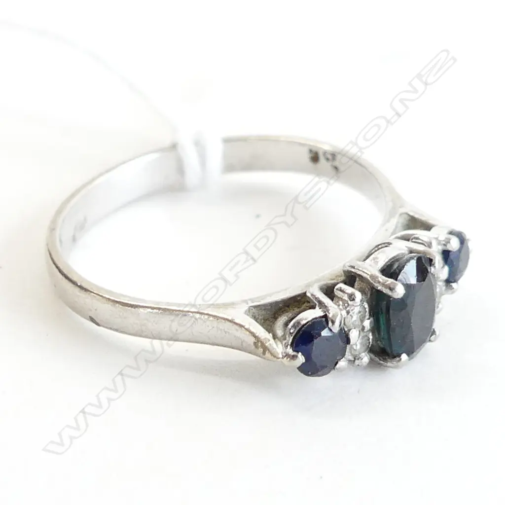 9CT WHITE GOLD SAPPHIRE & DIAMOND RING 2.7GMS  Image 1++