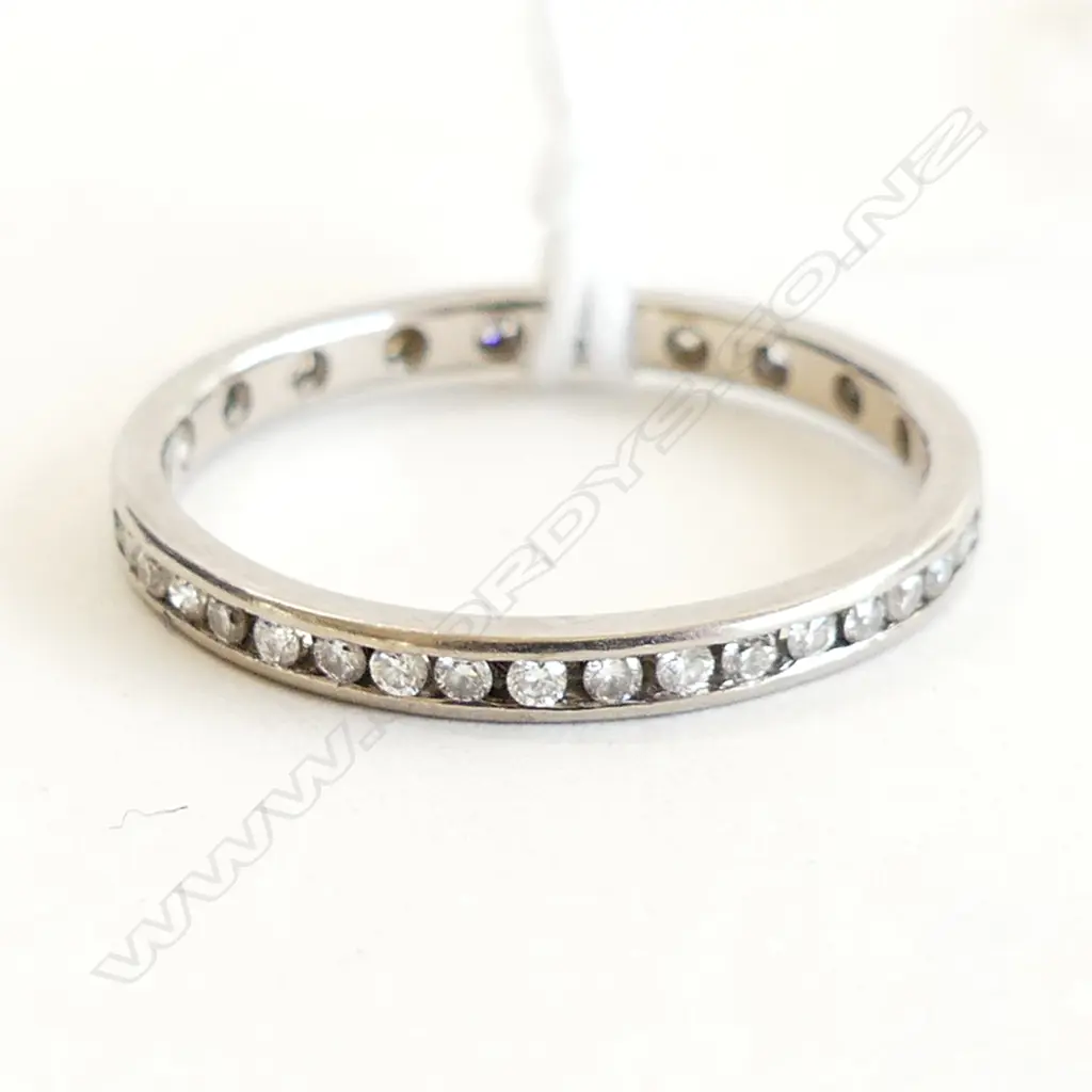 18CT GOLD & DIAMOND SET ETERNITY RING 2.2GMS Image 1++