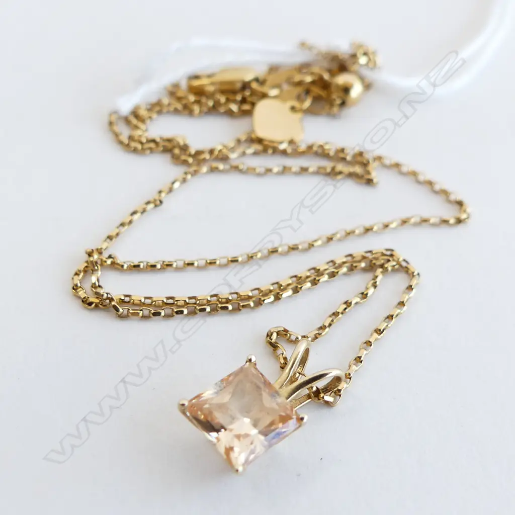14CT GOLD PENDANT NECKLACE 2.58gms. L.440mm Image 1++