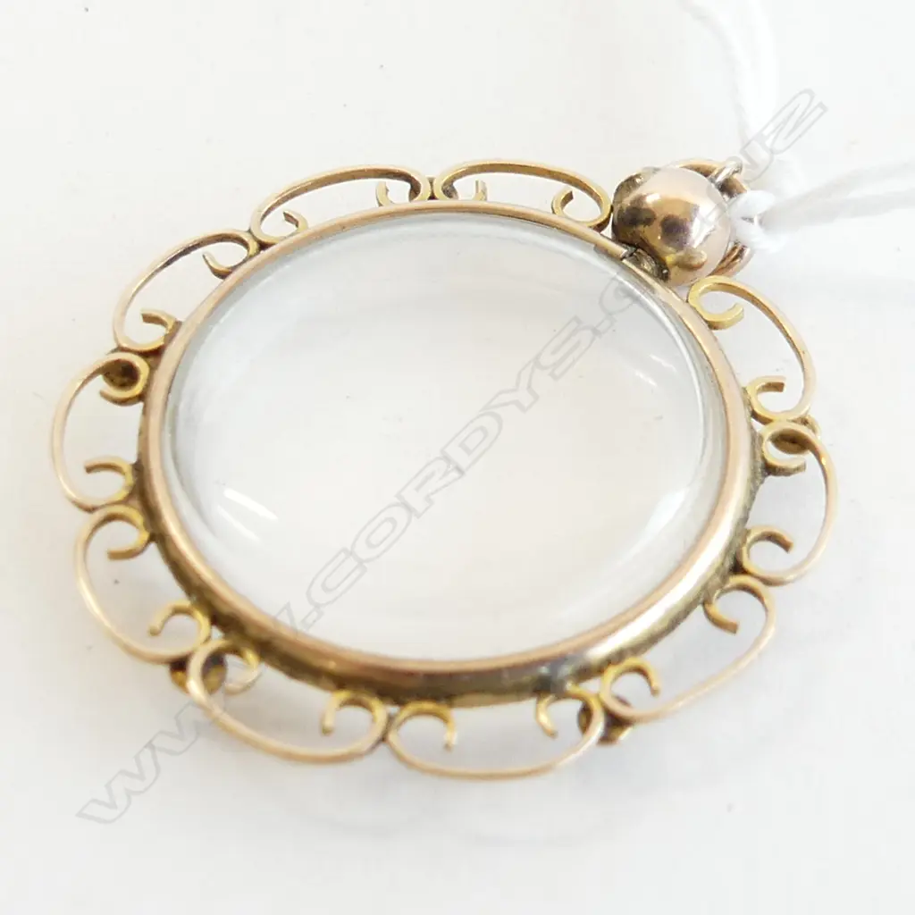 9CT GOLD & SEED PEARL FRAMED GLASS LOCKET PENDANT  Image 1++