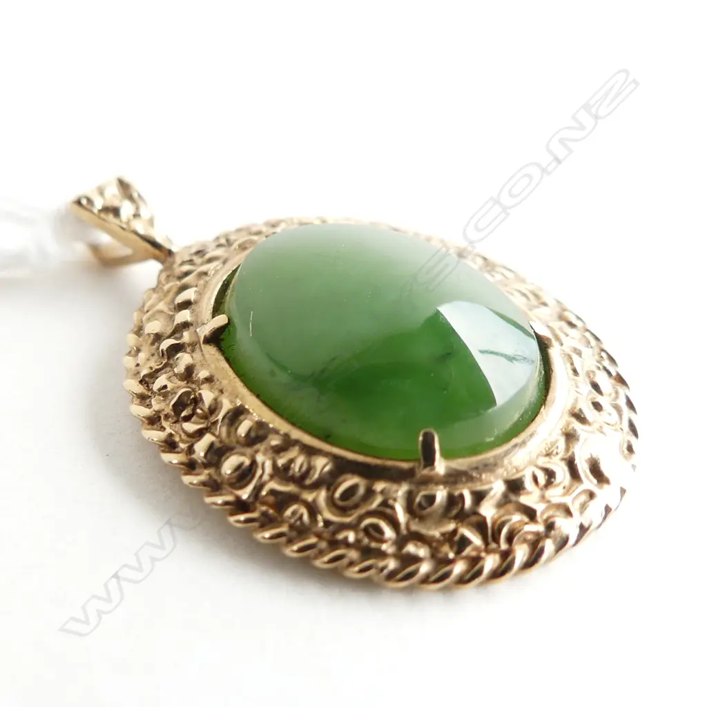 GREENSTONE & 9CT GOLD PENDANT  Image 1++
