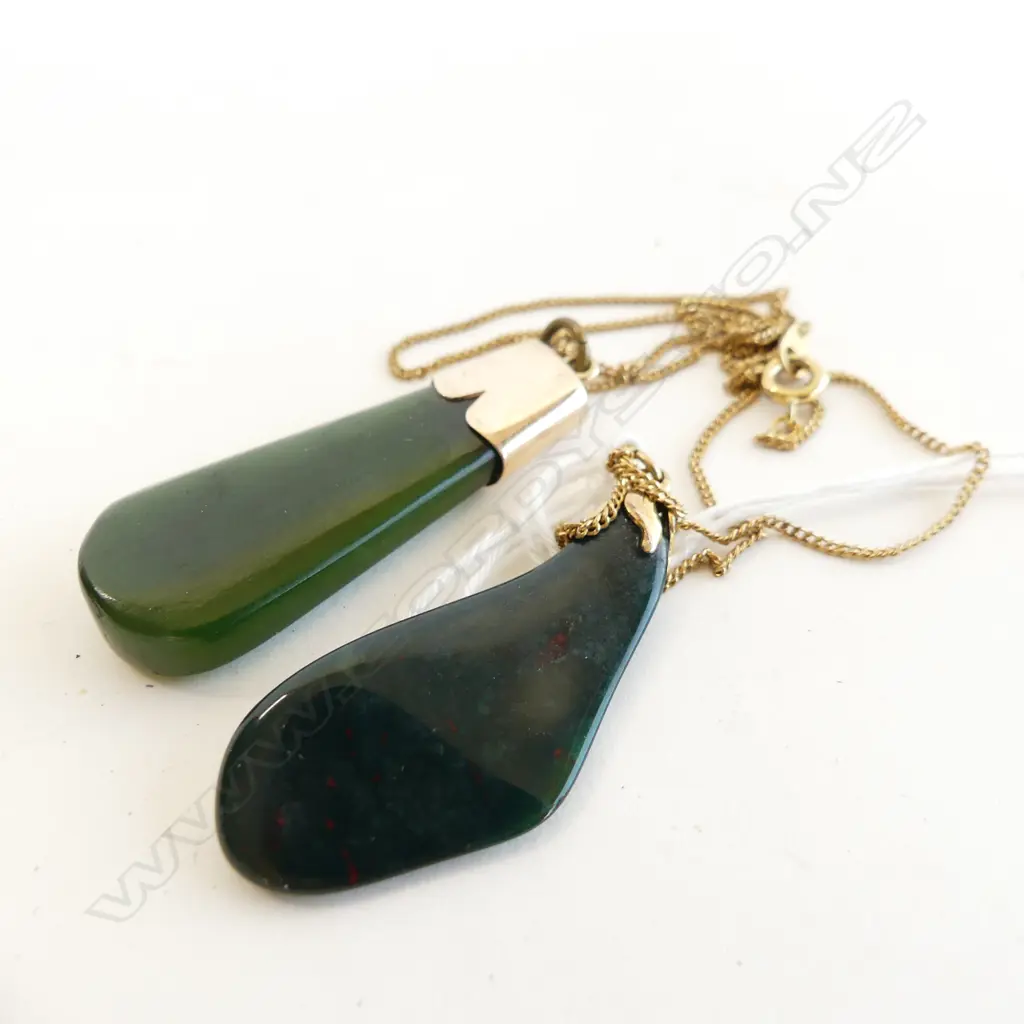 2 GREENSTONE & GOLD PENDANTS, ONE WITH R/GOLD CHAIN Image 1++