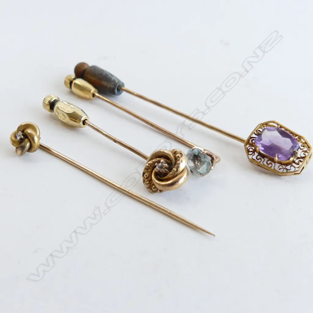 4 STICK PINS; 10CT YG AMETHYST, 14CT AQUAMARINE, 2x 9CT KNOTTED DESIGN w. CLEAR STONES Image 1++