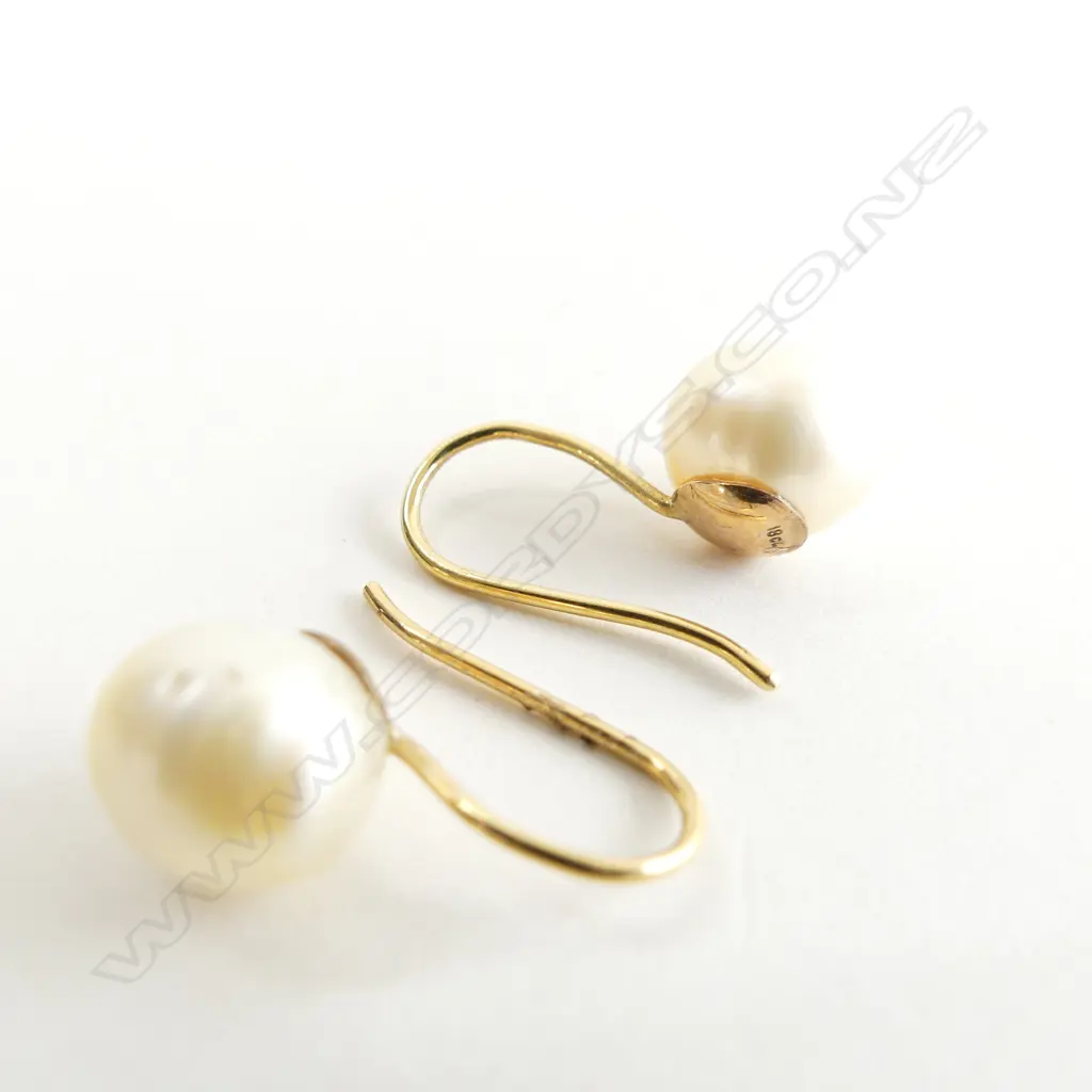 18CT GOLD SET SOUTH SEA PEARL DROP EARRINGS 3.1 GMS  Image 1++