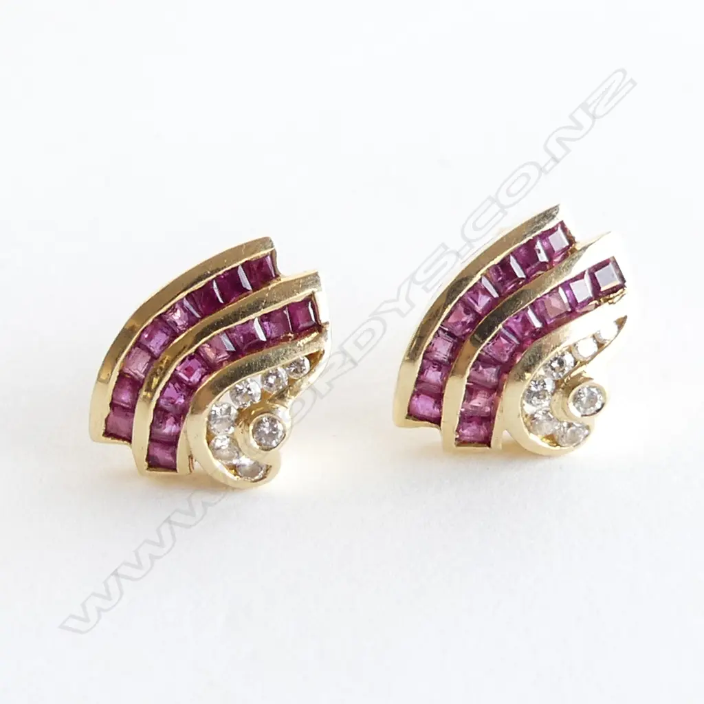18CT GOLD RUBY & CZ STONES EARRINGS 3.7GMS Image 1++