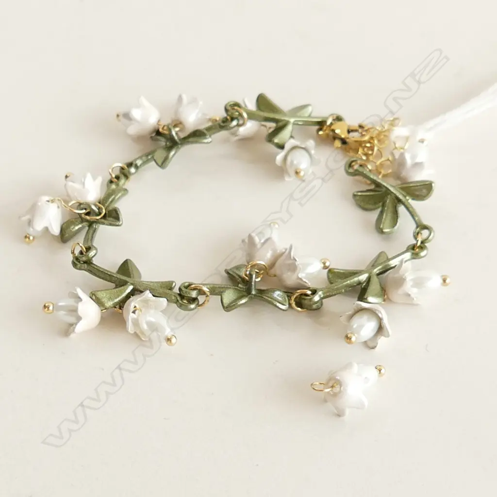 ENAMEL & FAUX PEARL FLORAL BRACELET  Image 1++