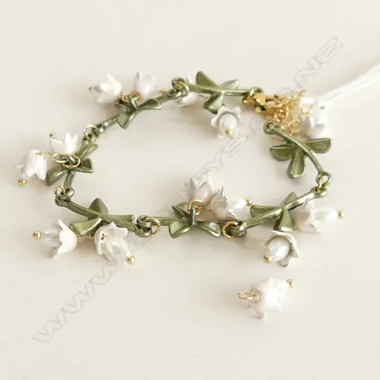ENAMEL & FAUX PEARL FLORAL BRACELET 
